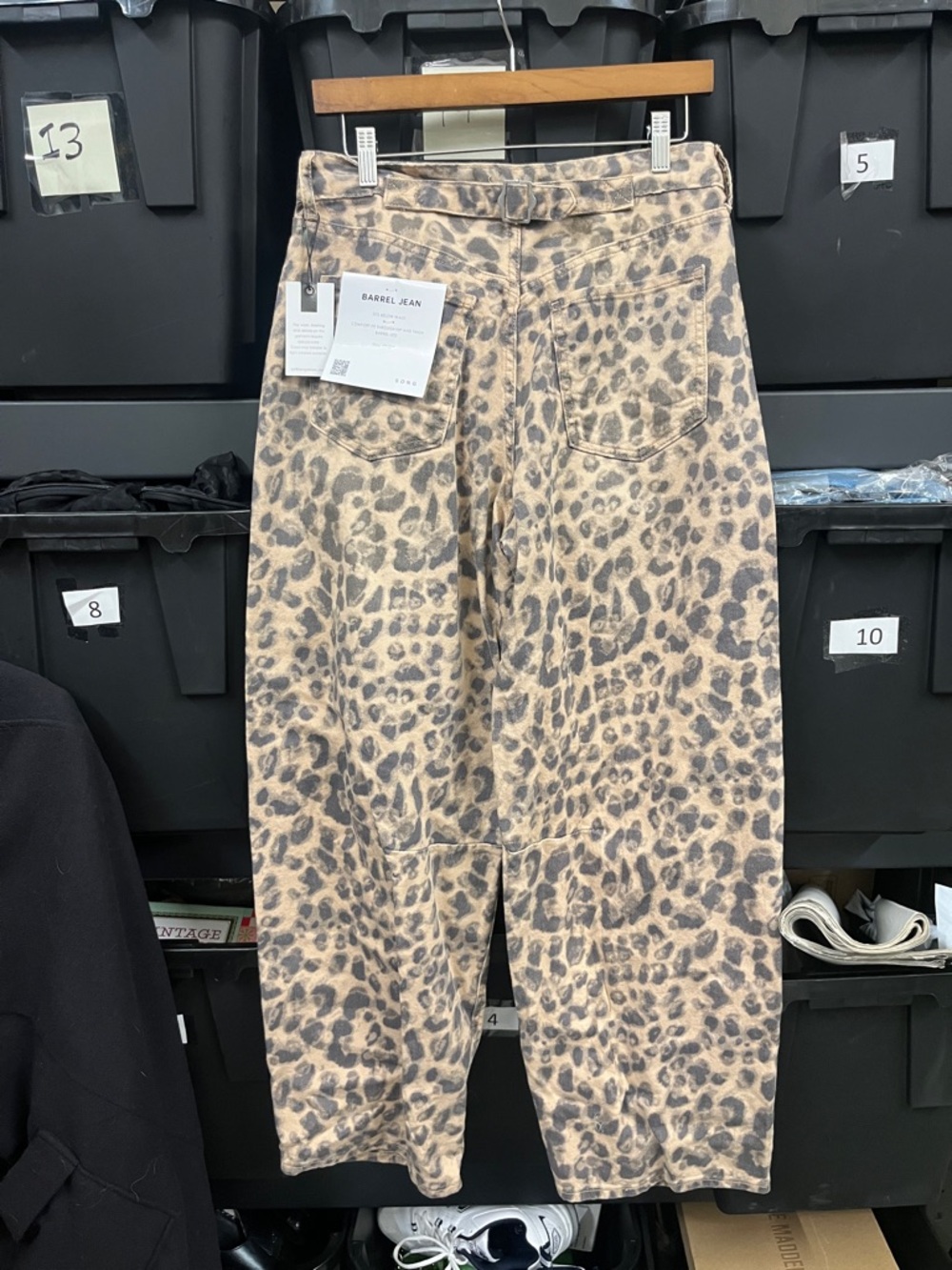 NWT Leopard Print Low Waist Barrel Leg Jeans NWT Animal Print Neutral Size 7/28 - Picture 2 of 12